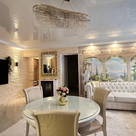 Luxury Apartment *